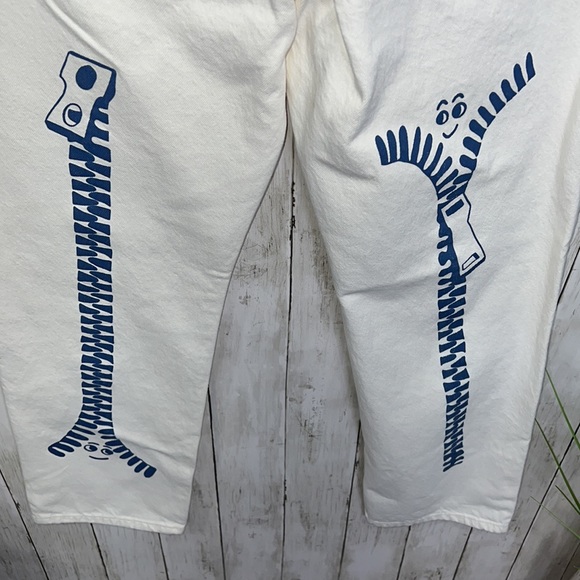 Levi’s Love Trip 501 90s Mid-Rise Button Fly Jean Stonewashed White Size 26/30 - Picture 6 of 13